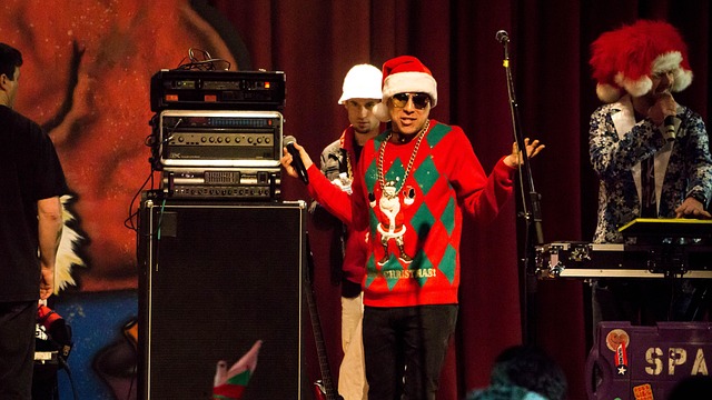 De sjoveste og mest festlige dame julesweatre til den perfekte julestemning